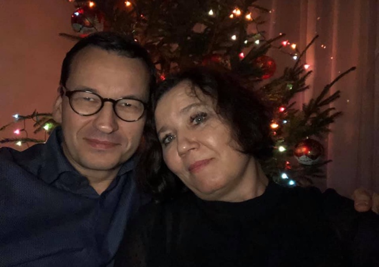 "2020 rok będzie dla naszego kraju naprawdę wspaniały". Premier wraz z żoną składa życzenia Polakom