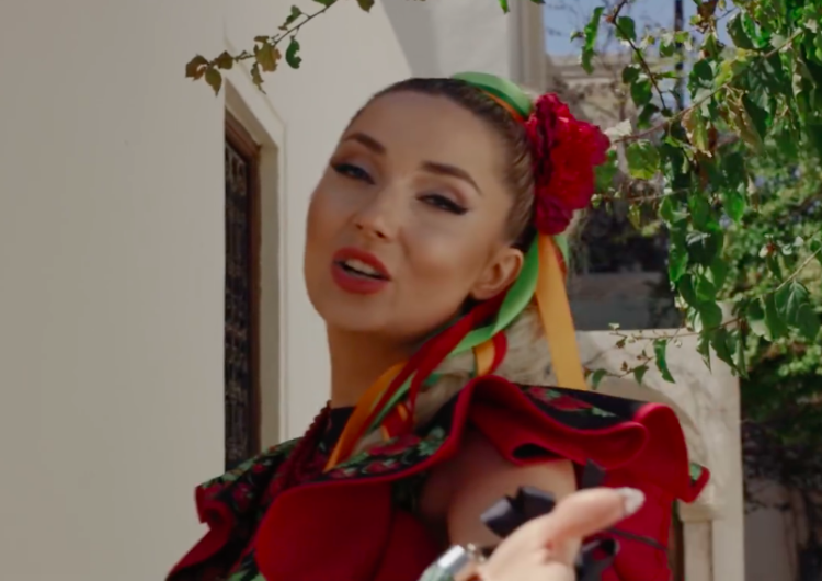 „Czy ja komuś coś zabrałam, żeby mi zaglądać do kieszeni?”. Popularna wokalistka atakuje tabloid