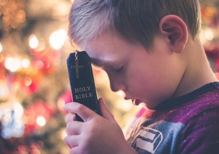 Tysiące protestujących przeciwko ograniczaniu lekcji religii. Tak, w Polsce