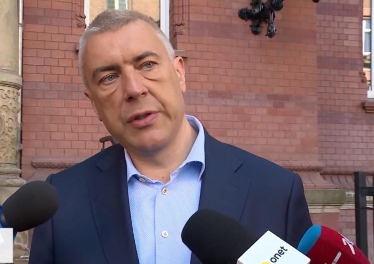 Giertych: "Nie można wykluczyć, że uderzenie zadane przez operatora TVP było intencjonalne". Prawnik kpi