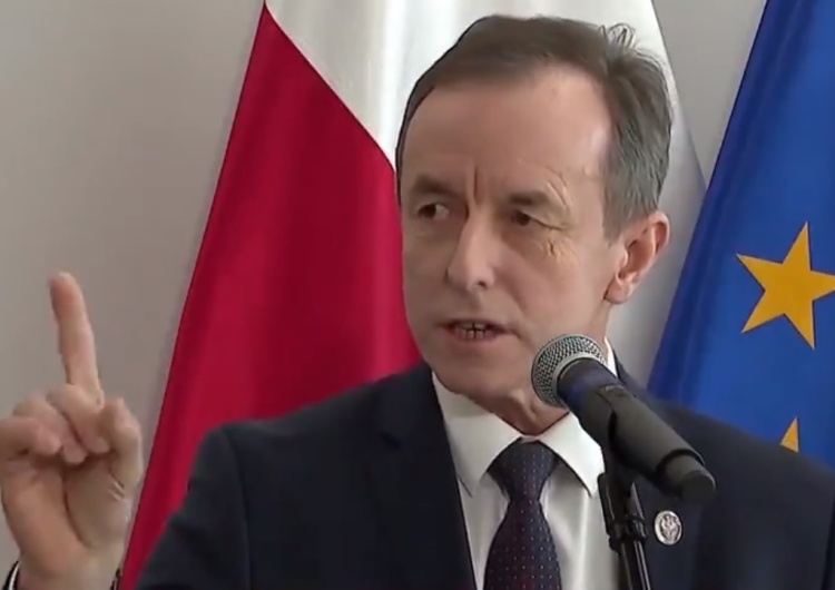 Senat TV. Grodzki odpowiada na pytanie o doniesienia o łapówkach: "Dawno temu, w odległej galaktyce..."