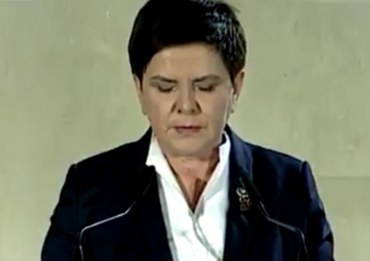  [video] Premier Szydło w Auschwitz: TO zrobili ludzie w niemieckich mundurach