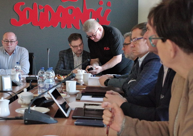 „Solidarność” krytycznie o projekcie PO: w języku prawnym nie występuje pojęcie „wynagrodzenie brutto”