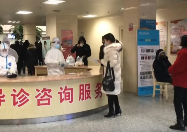 Screen Chinka z Wuhan oszukała kontrole na lotnisku. Zbiła temperaturę lekami