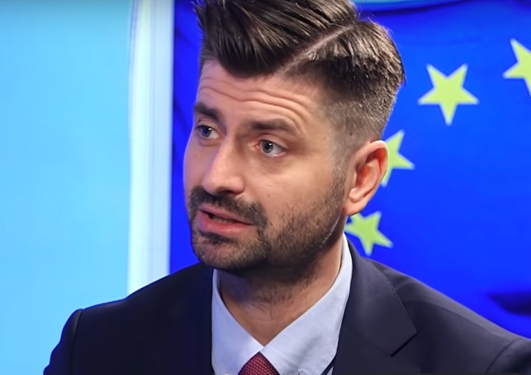 Śmiszek pochwalił się głosowaniem przeciwko Polsce w ZP RE. Większość komentarzy nie do zacytowania