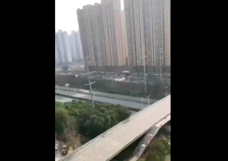  [WIDEO] Wuhan: Trwa kwarantanna z powodu koronawirusa. „Miasto wygląda jak wymarłe”