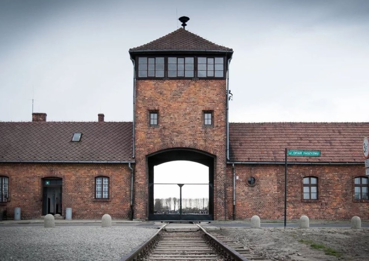 "Dziękujemy za wsparcie, ale...". Muzeum Auschwitz odpowiada Burmistrzowi Londynu, który atakuje Polskę
