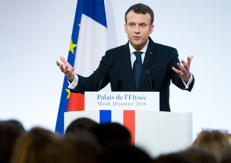 "To Francja jest dziś petentem". Emmanuel Macron z pierwszą wizytą w Polsce