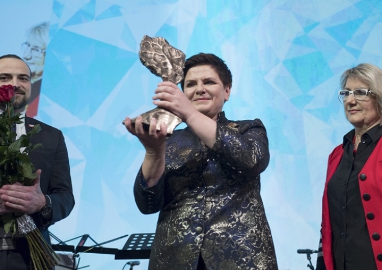 Premier Beata Szydło laureatką nagrody Człowieka Roku Klubów „Gazety Polskiej” za rok 2016