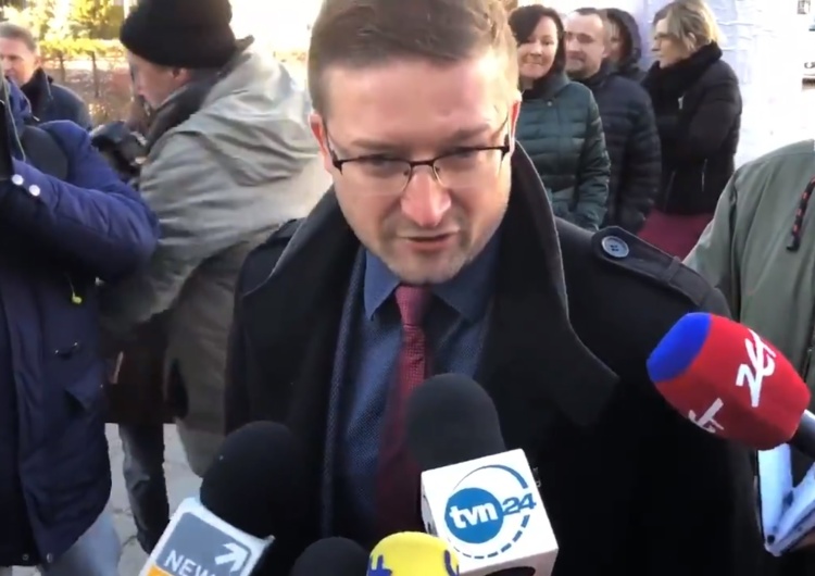  [video] Zamieszanie przed sądem w Olsztynie. Juszczyszyn: "Jestem gotów do orzekania"