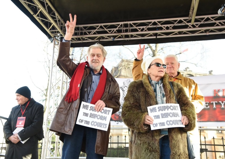  [Fotorelacja] Manifestacja poparcia reformy wymiaru sprawiedliwości