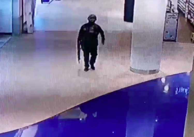  [WIDEO] Żołnierz zastrzelił 17 osób i przetrzymuje zakładników. Publikuje zdjęcia i wpisy na Facebooku