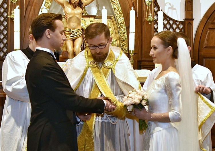 arch. Krzysztofa Bosaka Krzysztof Bosak wziął ślub. "Dziś dla mnie wielki dzień: poślubiłem ukochaną Karinę"