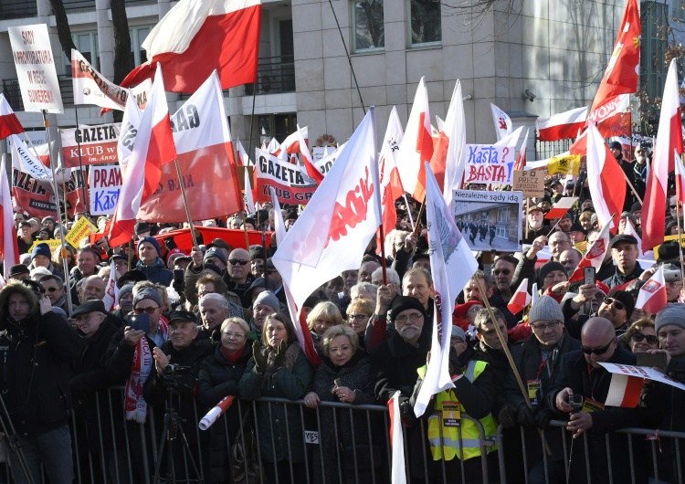 Tomasz Gutry [Nasza fotorelacja] Solidarność na proteście przed Trybunałem Konstytucyjnym