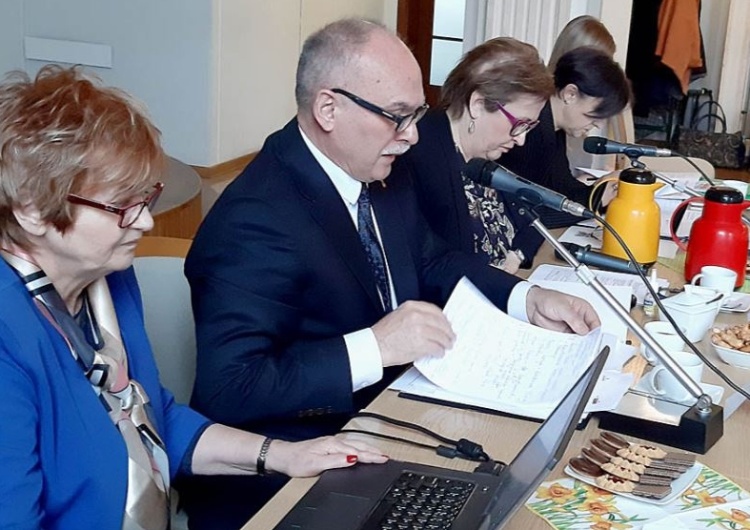 Bibliotekarz czy tragarz? Bibliotekarze z „Solidarności” apelują do ministra edukacji narodowej