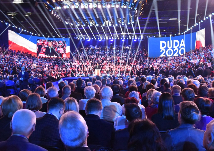 Tomasz Gutry Palec przeznaczenia. PAD znów rusza w trasę z programem wyborczym. A z czym rusza totalna opozycja?