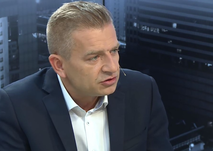 „Bartosz Arłukowicz oszczędza na lekach na raka”. Przypominamy ciekawą publikację sprzed lat