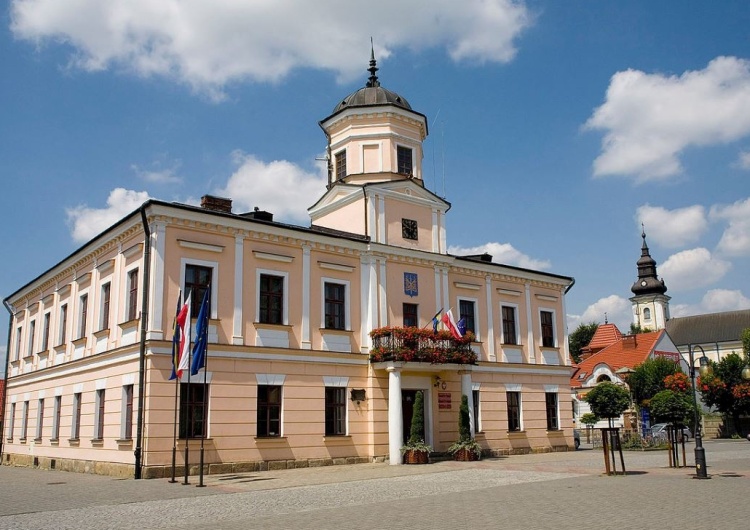 Francuska gmina zrywa stosunki z polskim miastem partnerskim Tuchów. Przyczyną uchwała o LGBT