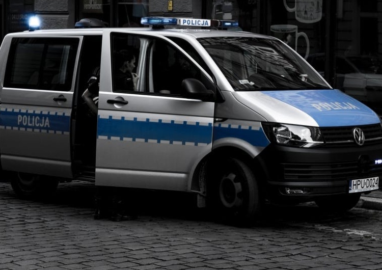 Polska. Ewakuacja z powodu bomby. Policja zabezpiecza miejsce