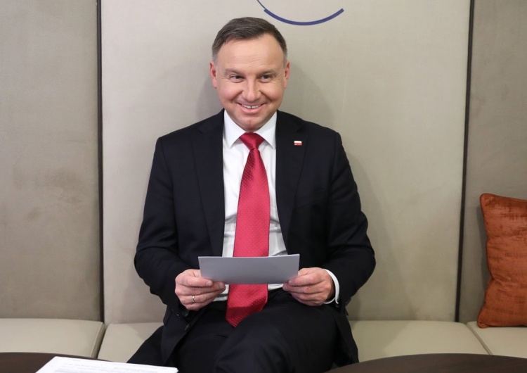 Nowe metody kampanii? "Sok z Buraka" o rzekomych skandalach z udziałem prezydenta. Dziennikarze ostro