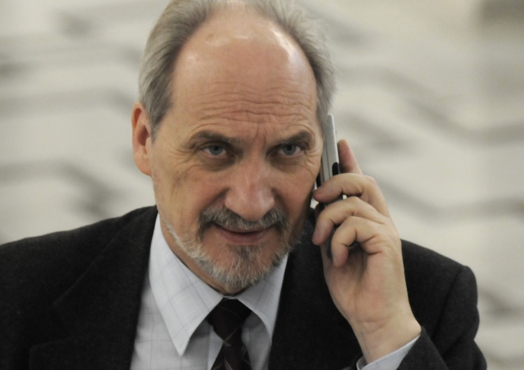 T. Gutry Macierewicz: Państwa V4 są zgodne że gwarantem bezpieczeństwa jest NATO