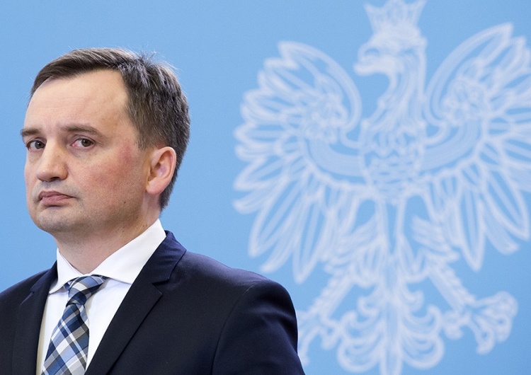 KPRM Biedroń: "Wyborcza manipuluje. Z gangsterami atakuje rodzinę ministra sprawiedliwości"