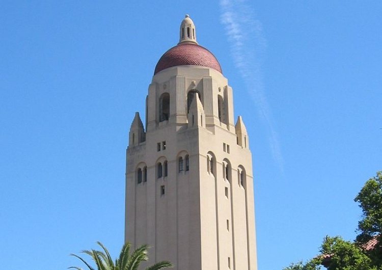 Wieża Hoovera na terenie kampusu Stanford University. [Felieton "TS"] Waldemar Biniecki: Co kryją archiwa w Instytucie Hoovera?