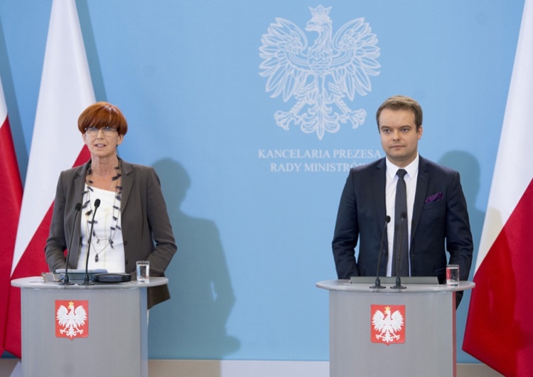 P. Tracz Minister Rafalska: Proponujemy żeby najniższa emerytura została podniesiona do 1000 złotych