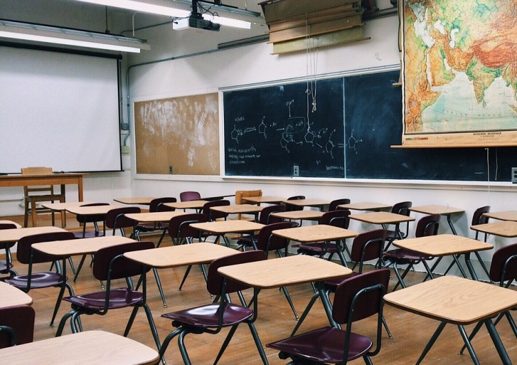 Rząd zamknął szkoły. Co z kinami, teatrami...? Nie pracują? Od kiedy?