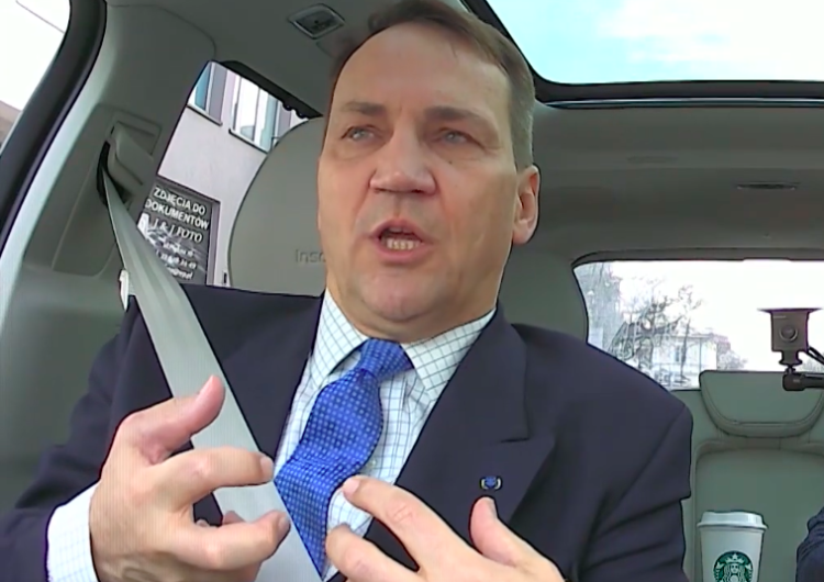„Jako obywatel ŻĄDAM zawieszenia mszy”. Sikorski apeluje do Konferencji Episkopatu Polski