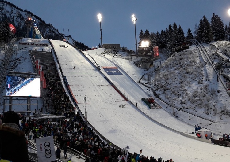 Jest decyzja FIS. Zdecydowano o zakończeniu Pucharu Świata 2019/2020 w skokach narciarskich