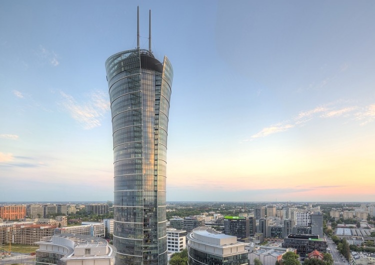 AGC Glass Europe - Warsaw Spire Rząd dementuje fake newsa o planach zamknięcia Warszawy. "Apelujemy o korzystanie z oficjalnych źródeł"