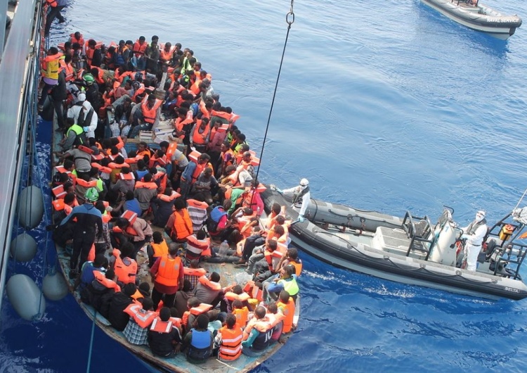  UE chce dawać po 2 tys. euro migrantom za powrót do domu