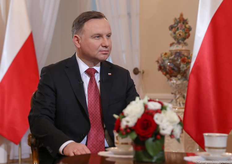 „W tym trudnym czasie proszę o pamięć o starszych i samotnych”. Apel prezydenta Andrzeja Dudy