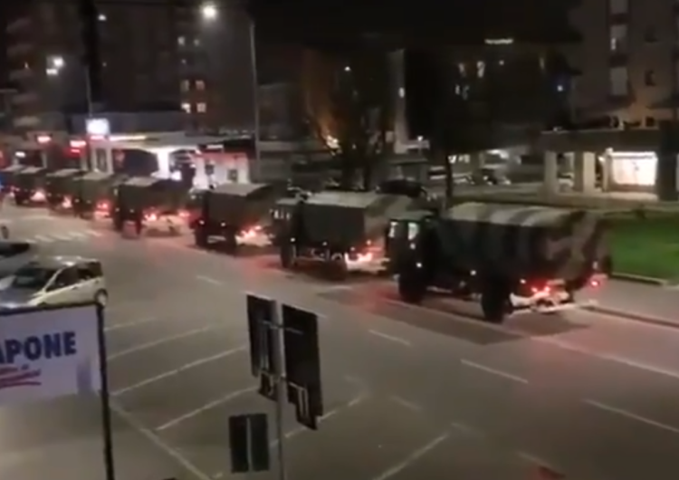  Zdjęcie z Bergamo robi przerażające wrażenie. Wojskowy konwój wywozi ciała zmarłych przez koronawirusa