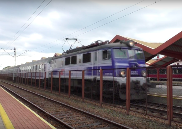  [WIDEO] Przemyśl: Dworzec PKP odcięty od reszty miasta. Trwa ewakuacja Ukrainców