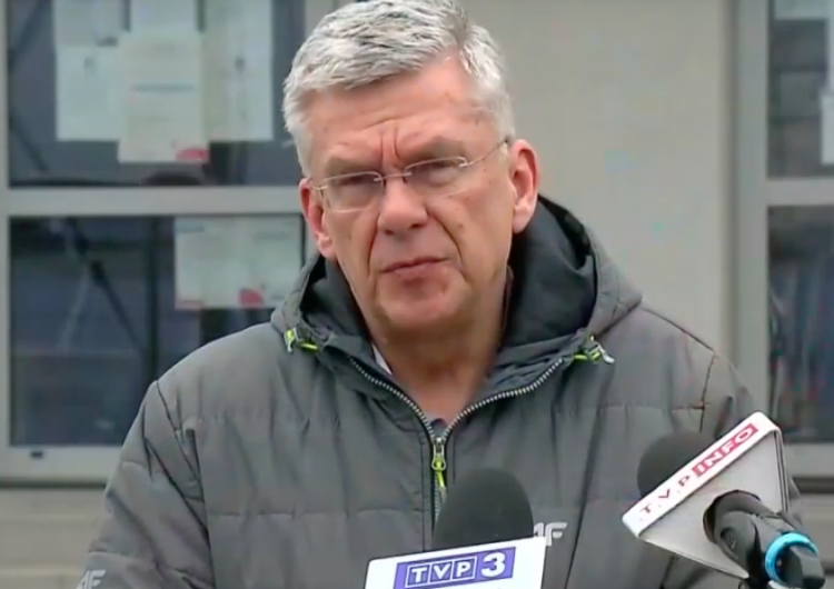 "Proszę przekazać swoim szefom, aby takich pytań nie przesyłali". Karczewski odpowiada dziennikarzowi TVN