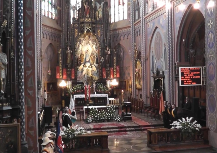 Profanacja kościoła w Dąbrowie Górniczej. Zniszczono ołtarz