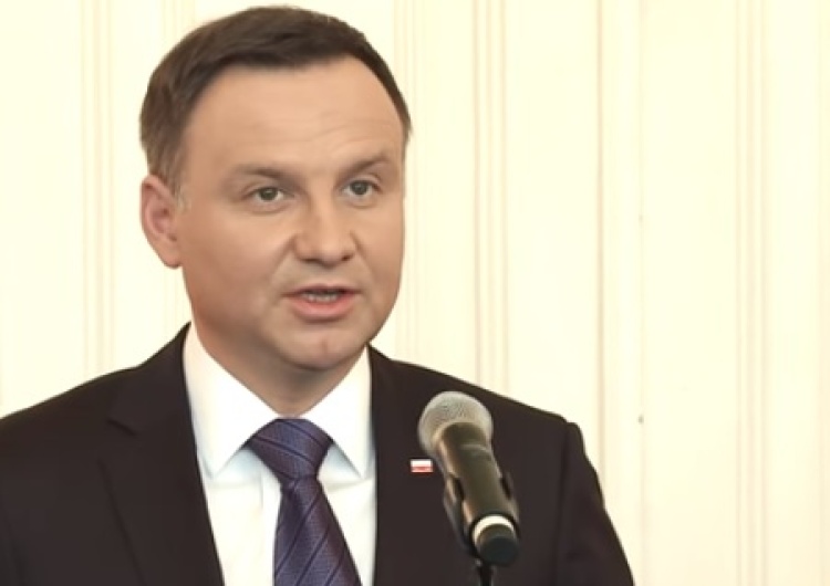 Prezydent Duda na wspólnej konferencji z minister Rafalską w/s propgramu 500+: Gratuluję!