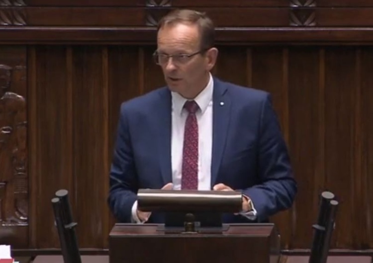 "Prawdopodobnie zaraziłem się pełniąc obowiązki poselskie". Poseł PiS zakażony koronawirusem