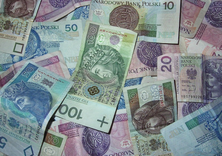 Wzrosty na giełdzie. Złoty umacnia się w stosunku do dolara
