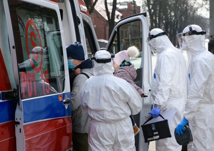  Ministerstwo Zdrowia: Zmarła 17. osoba zakażona koronawirusem. 45 nowych przypadków