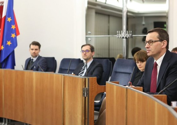 Premier w Senacie: Pieniędzy uzyskanych z refinansowania budżetu, wystarczy na 6-7 tygodni