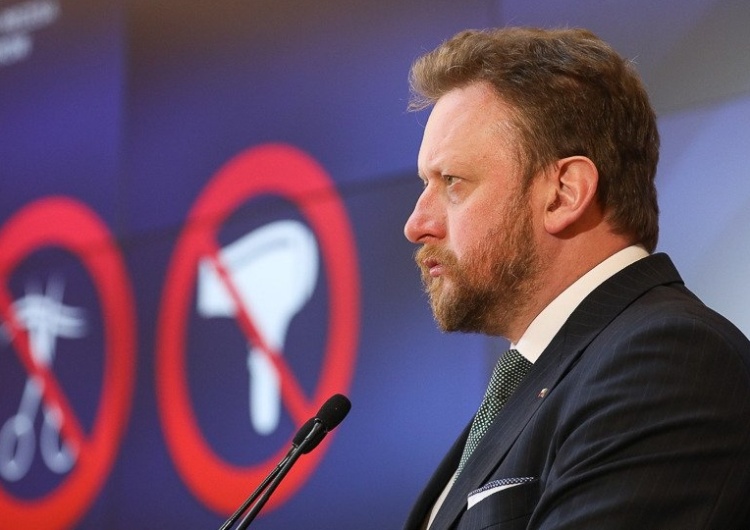 Min. Szumowski: "Zakaz wychodzenia ludzi młodych to pokłosie weekendowych spotkań"