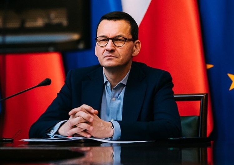  Premier: Zleciłem wojsku i służbie zdrowia tworzenie nowych miejsc szpitalnych