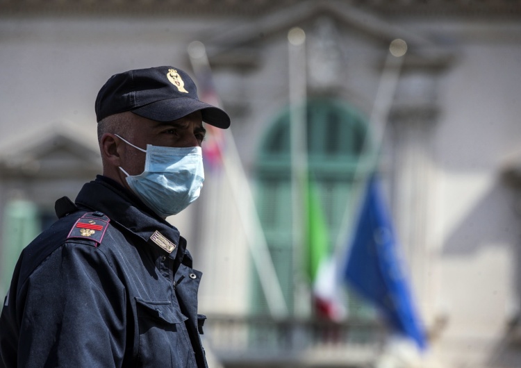  Włochy: Zmarło 727 osób zakażonych koronawirusem. Łączna liczba zgonów przekroczyła 13 tysięcy