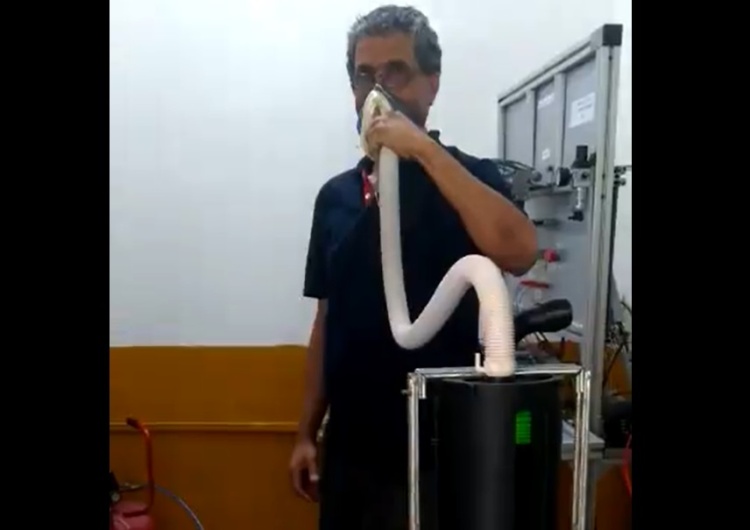 "Polacy pomagają światu!" Hindusi zbudowali projektowany w Polsce respirator drukowany w 3D. Działa!