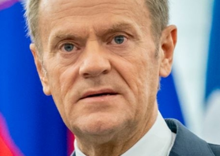 "Nie myślą o chorych, pozbawionych pracy (...) To oni są klęską żywiołową". Tusk znów jątrzy na Twitterze