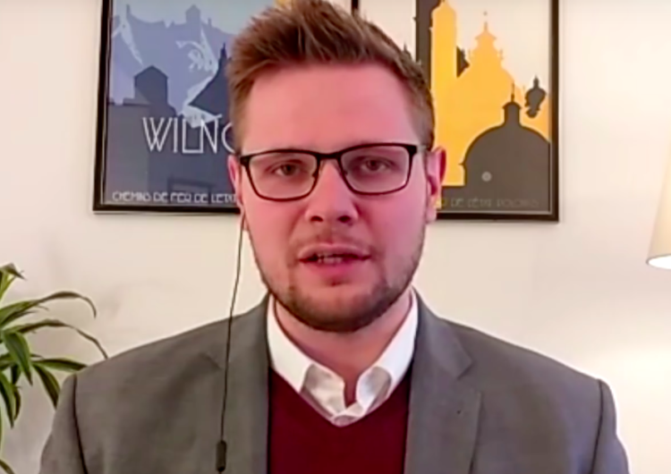 „To nie jest zwykła grypa”. Zakażony minister opowiedział o swoich doświadczeniach