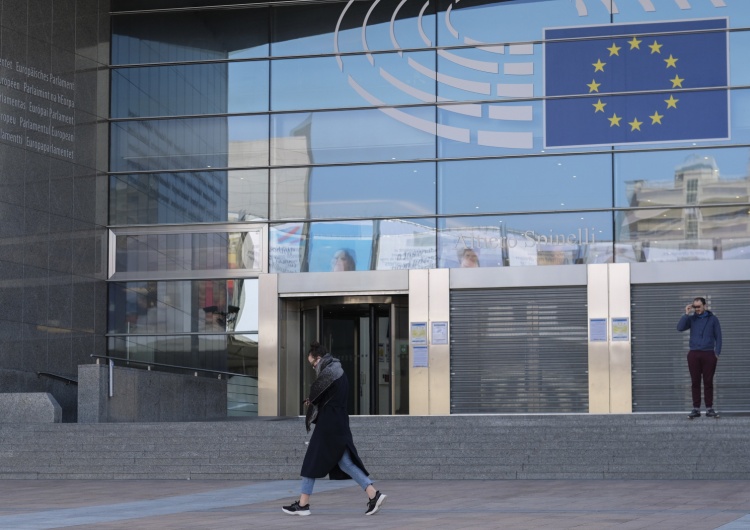 Olivier Hoslet Parlament Europejski zamieni się w szpital polowy? "To mogą być bezdomni czy uchodźcy"